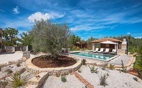 Villa Jela